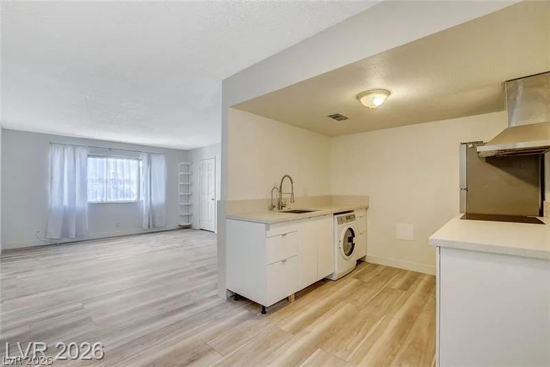3841 Daisy, Las Vegas, NV 89119
