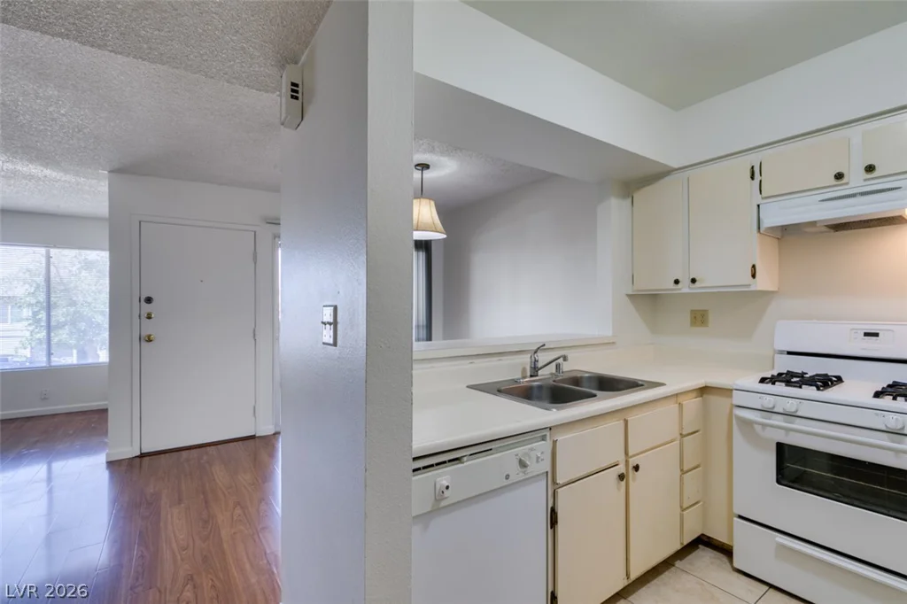1404 Santa Anita, Las Vegas, NV 89119