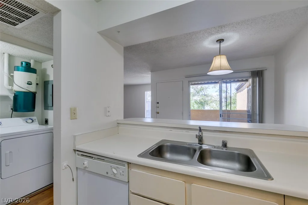 1404 Santa Anita, Las Vegas, NV 89119