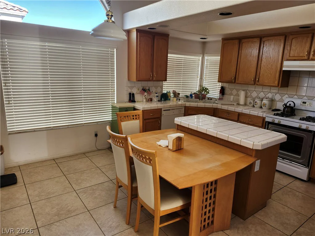 10968 Geyser Peak, Henderson, NV 89052