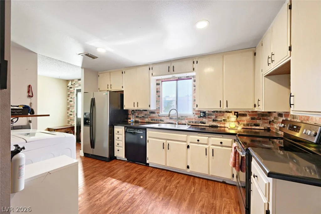 221 Pecos, Las Vegas, NV 89121