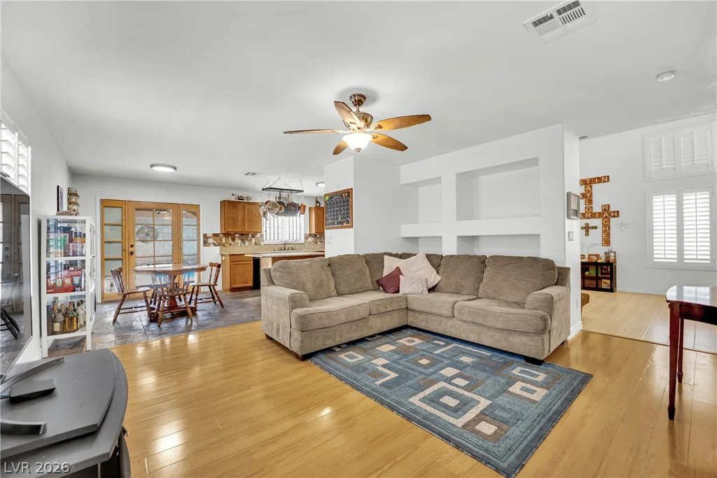8161 Gilmore, Las Vegas, NV 89129