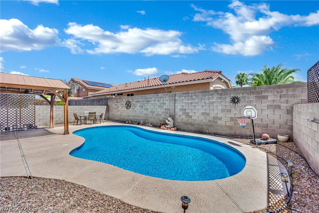 8161 Gilmore, Las Vegas, NV 89129