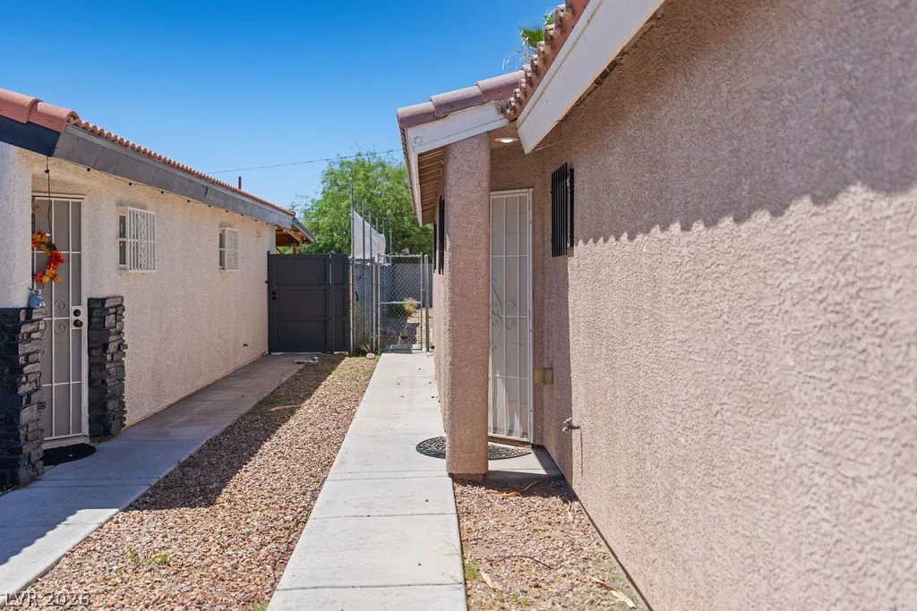 1425 Hassell, Las Vegas, NV 89106
