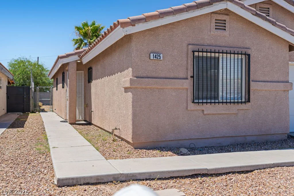 1425 Hassell, Las Vegas, NV 89106