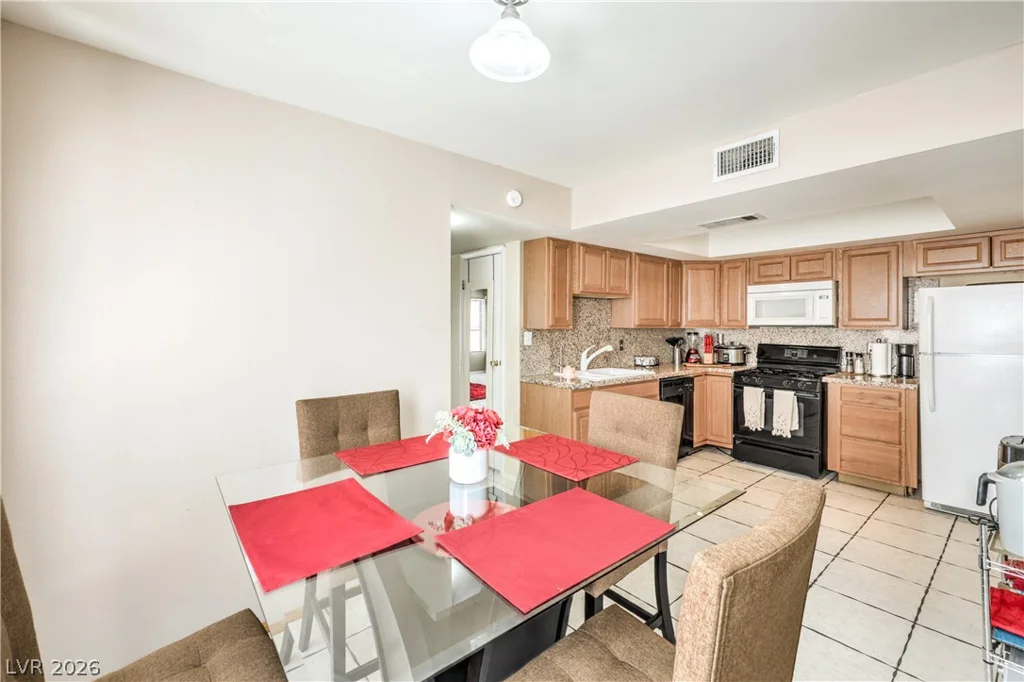 6633 Crosstimber, Las Vegas, NV 89108