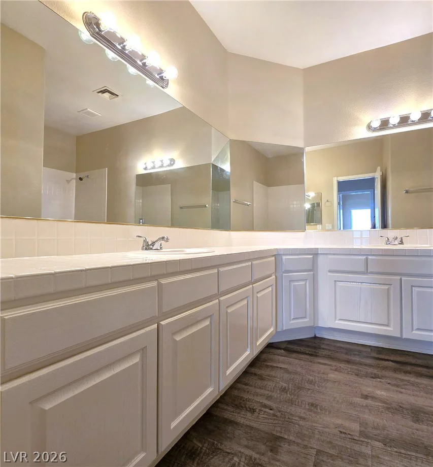 1445 Castle Crest, Las Vegas, NV 89117