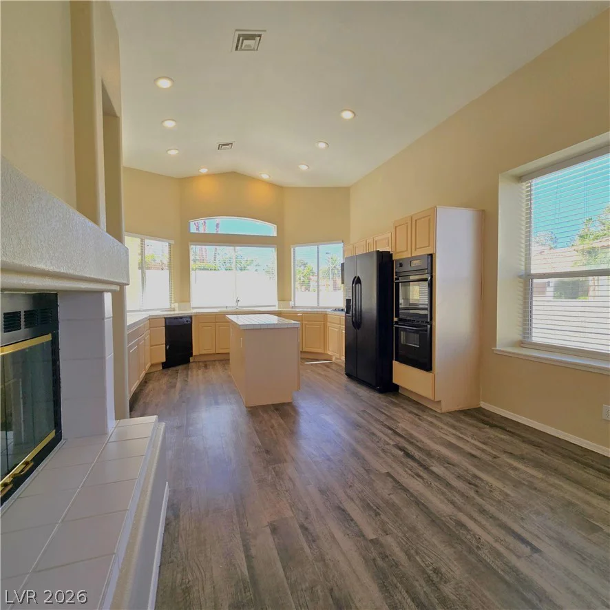 1445 Castle Crest, Las Vegas, NV 89117