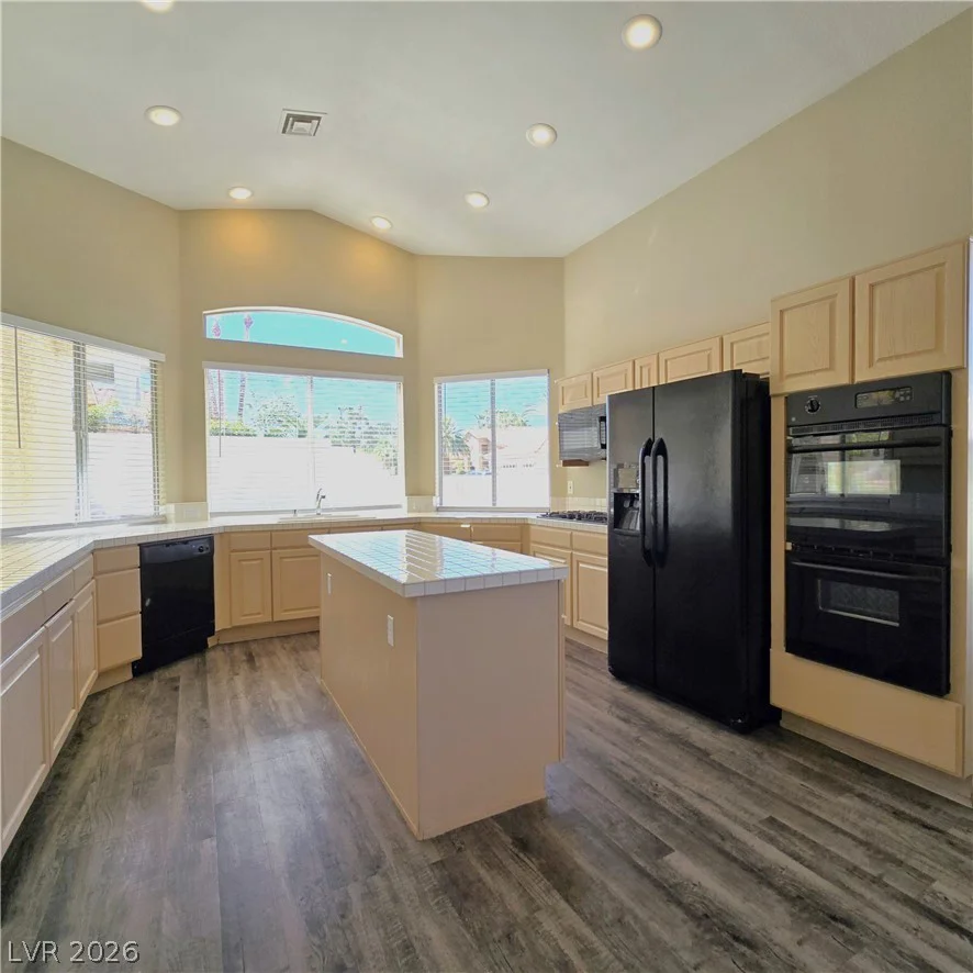 1445 Castle Crest, Las Vegas, NV 89117