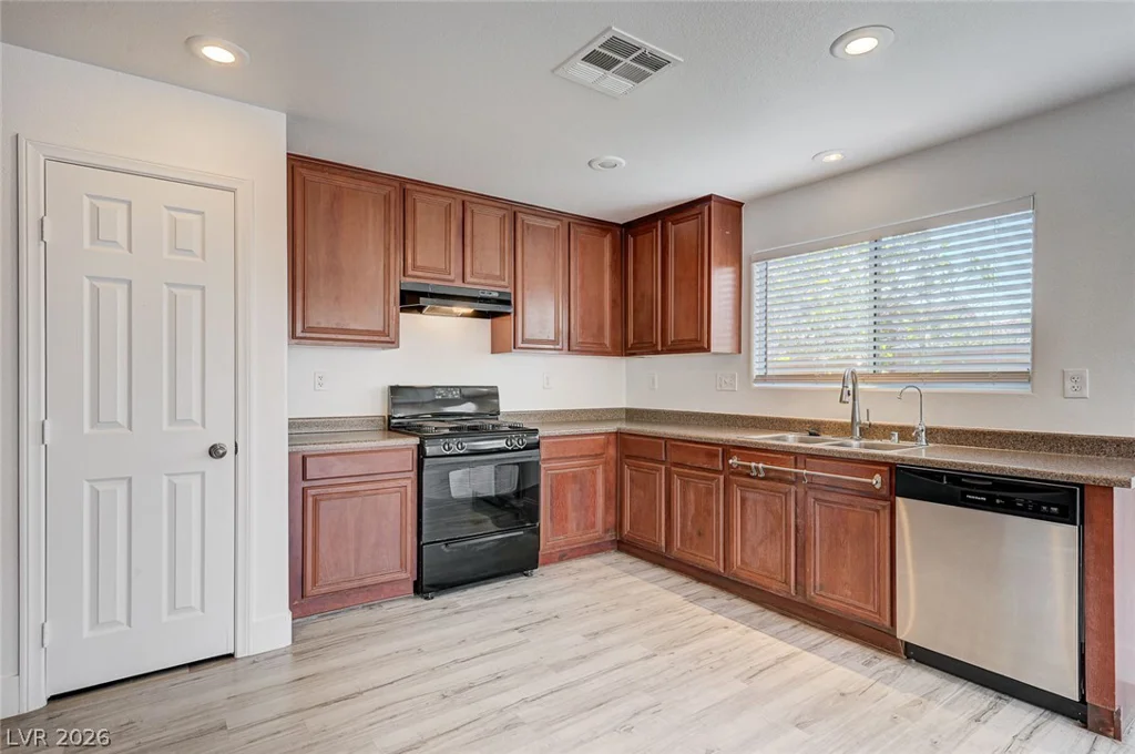 194 Gilliflower, Las Vegas, NV 89183