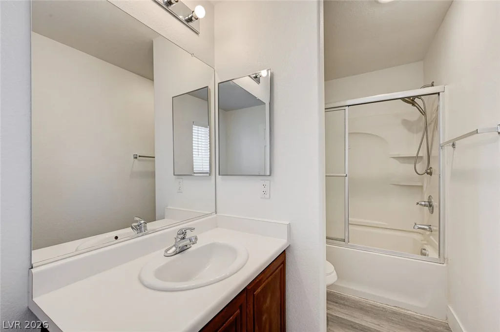 194 Gilliflower, Las Vegas, NV 89183