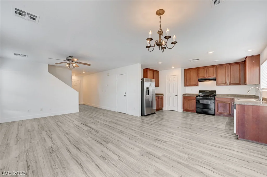 194 Gilliflower, Las Vegas, NV 89183