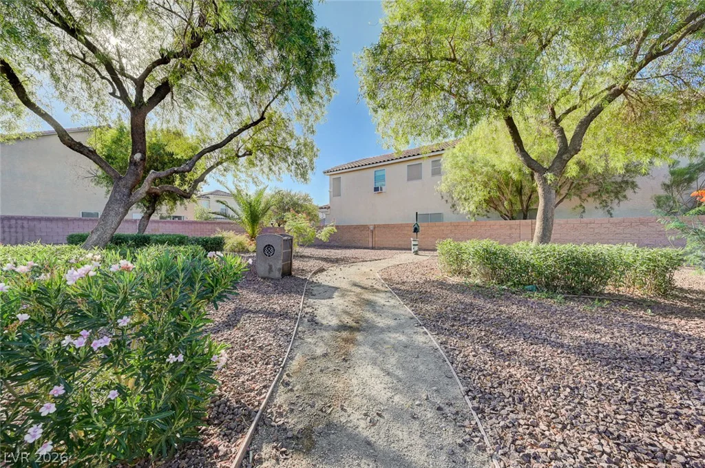 194 Gilliflower, Las Vegas, NV 89183