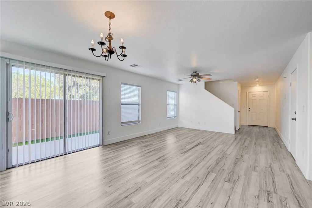 194 Gilliflower, Las Vegas, NV 89183