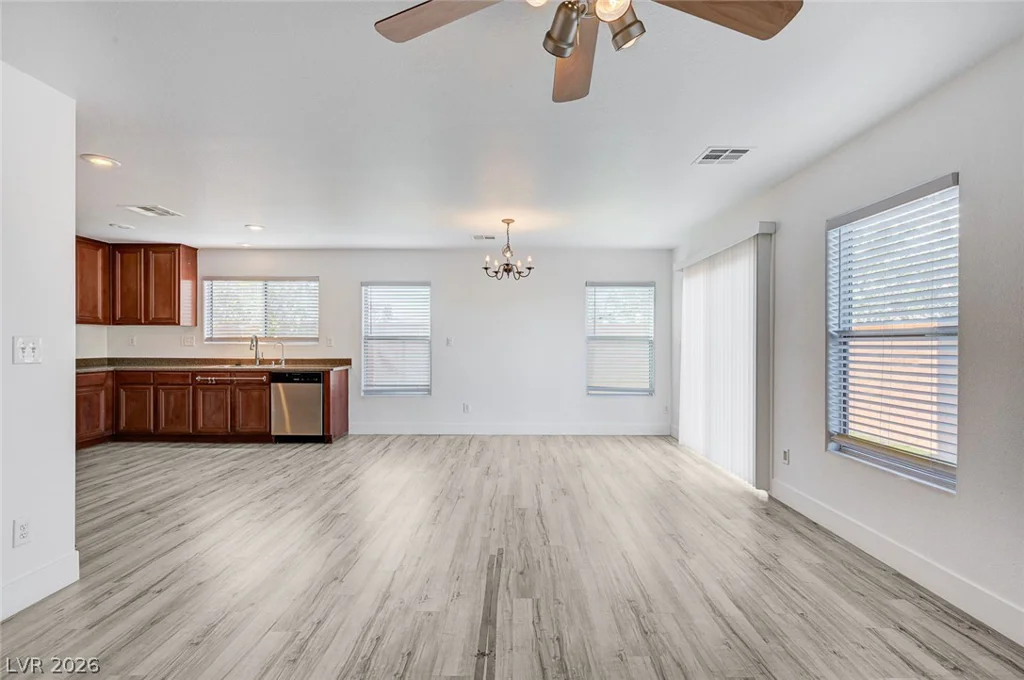 194 Gilliflower, Las Vegas, NV 89183