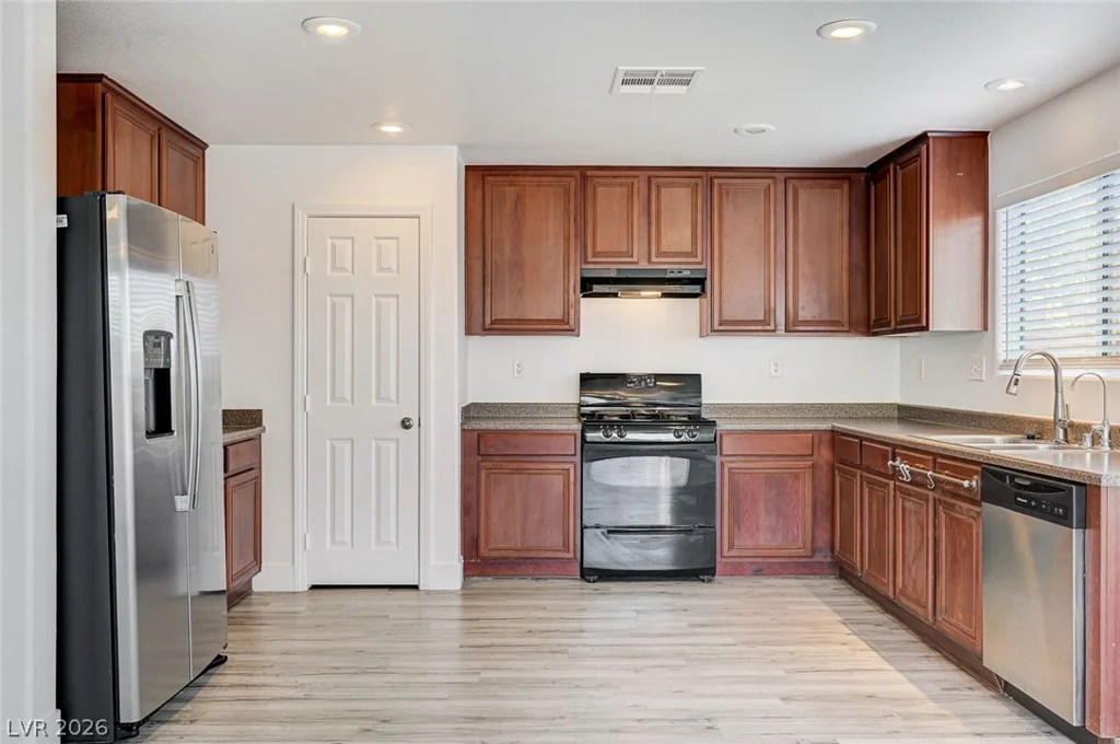 194 Gilliflower, Las Vegas, NV 89183