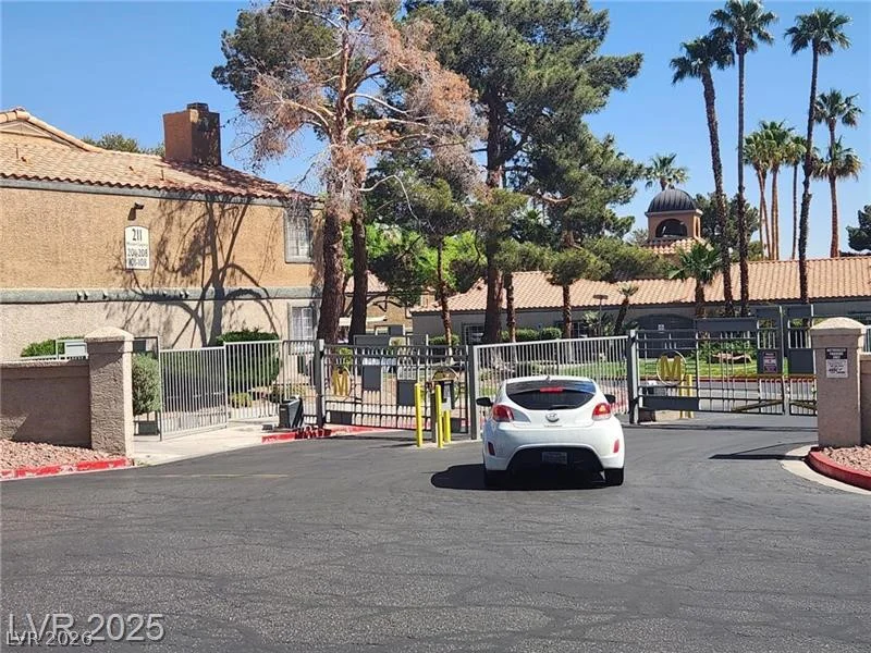 5261 Mission Carmel, Las Vegas, NV 89107