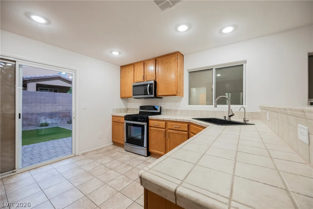 445 Royal Bridge, Las Vegas, NV 89178