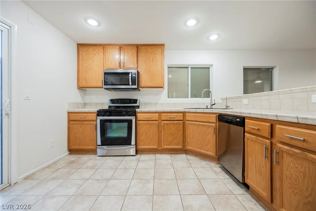 445 Royal Bridge, Las Vegas, NV 89178