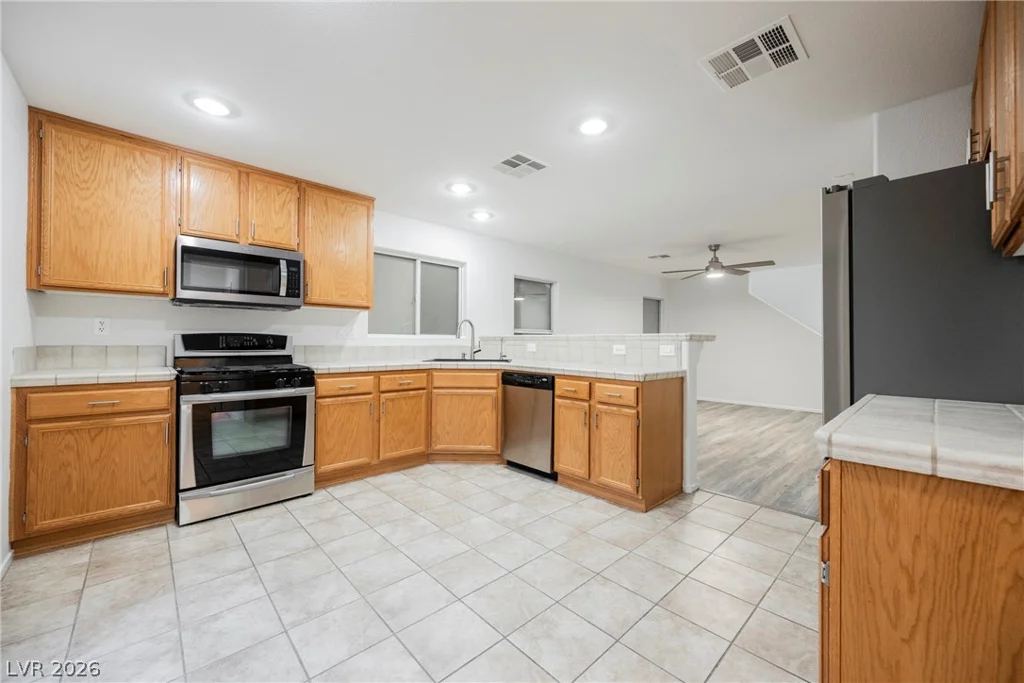 445 Royal Bridge, Las Vegas, NV 89178
