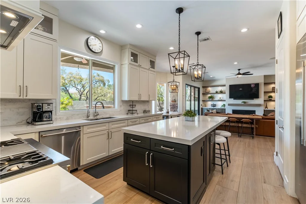 10100 Cresent Mesa, Las Vegas, NV 89145