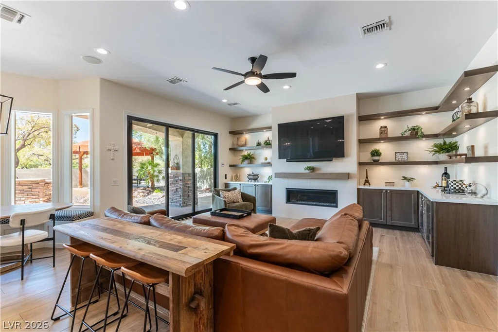 10100 Cresent Mesa, Las Vegas, NV 89145