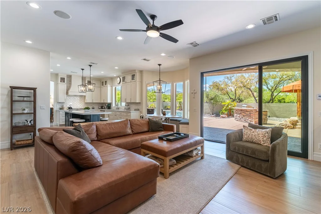 10100 Cresent Mesa, Las Vegas, NV 89145