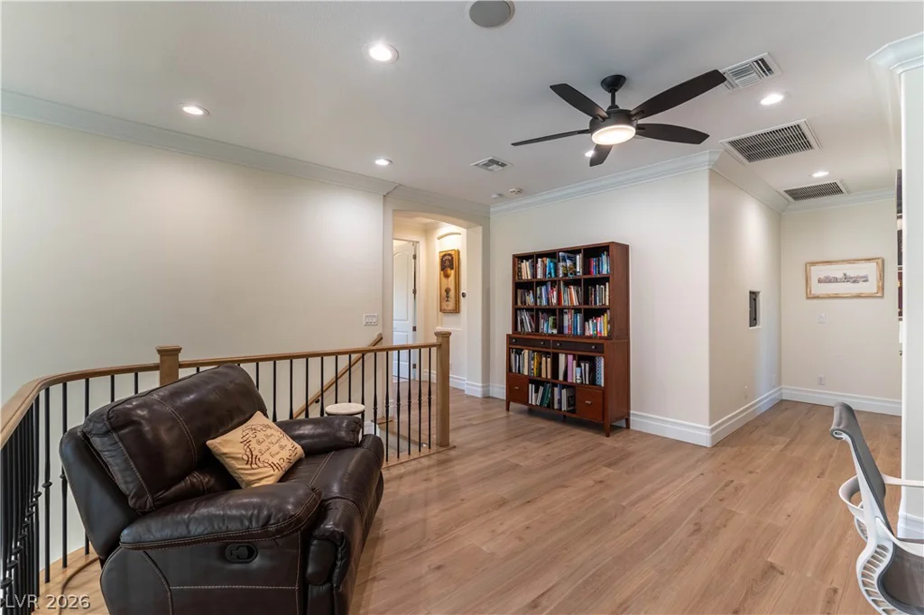 10100 Cresent Mesa, Las Vegas, NV 89145