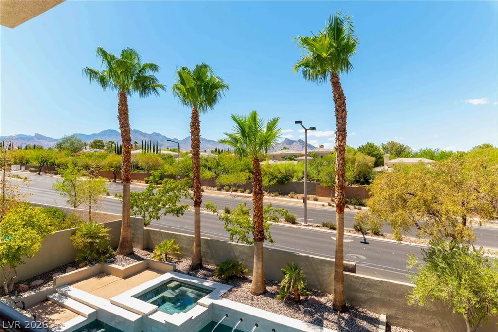10100 Cresent Mesa, Las Vegas, NV 89145