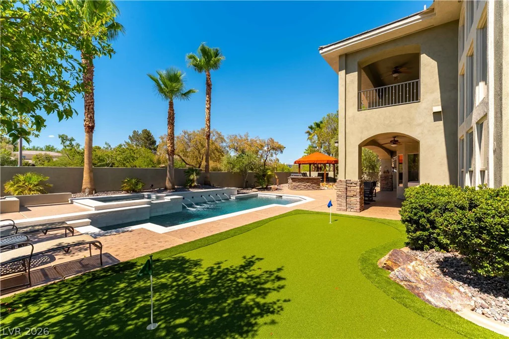 10100 Cresent Mesa, Las Vegas, NV 89145