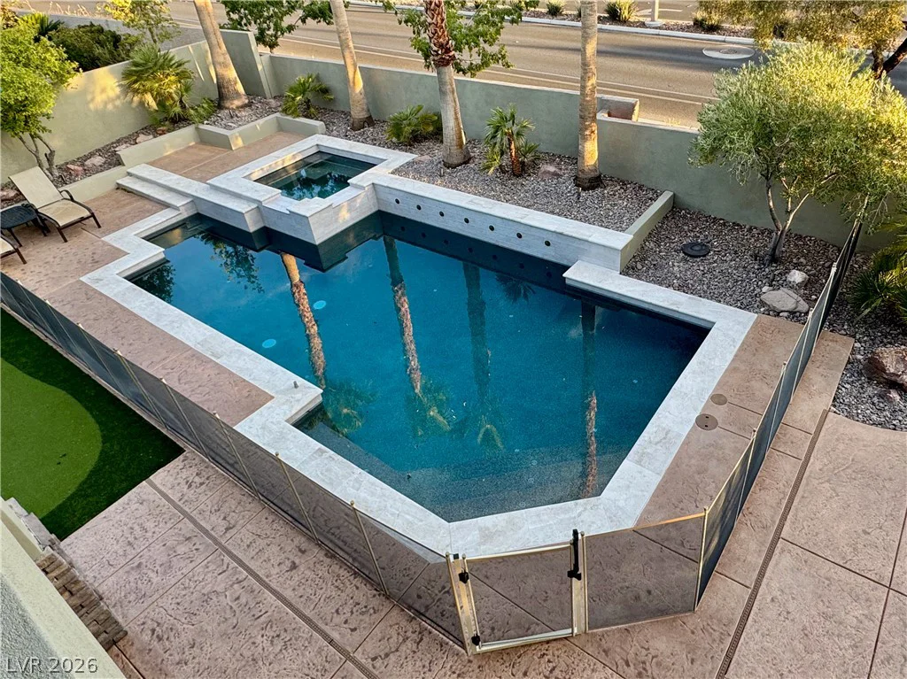 10100 Cresent Mesa, Las Vegas, NV 89145
