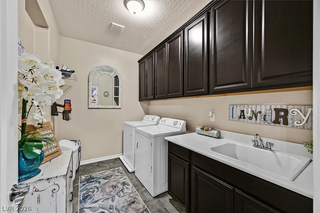 6565 Mission Crest, Las Vegas, NV 89131