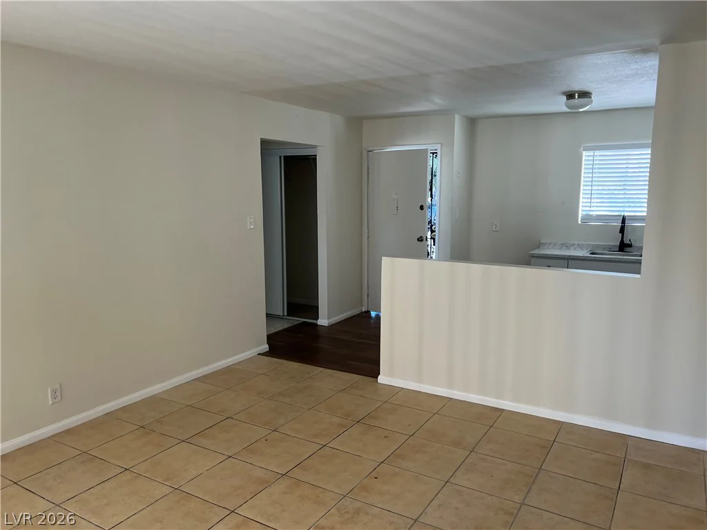 5422 Swenson, Las Vegas, NV 89119