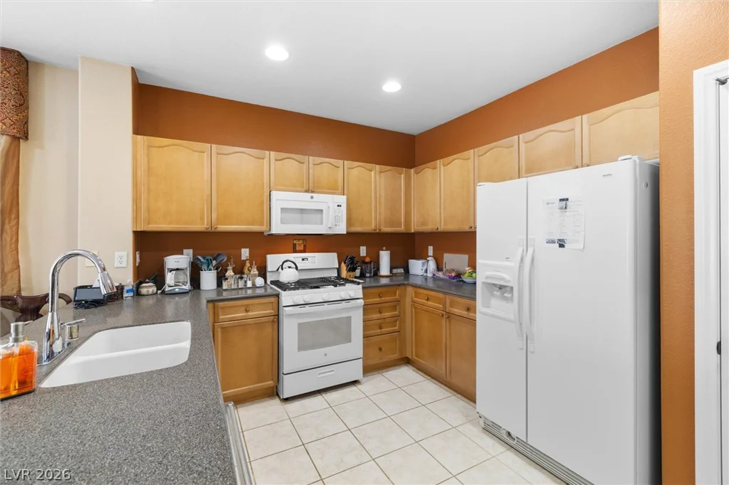 9332 Longhorn Falls, Las Vegas, NV 89149