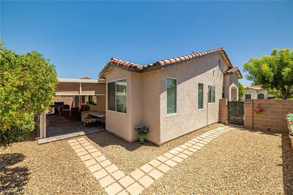 9332 Longhorn Falls, Las Vegas, NV 89149