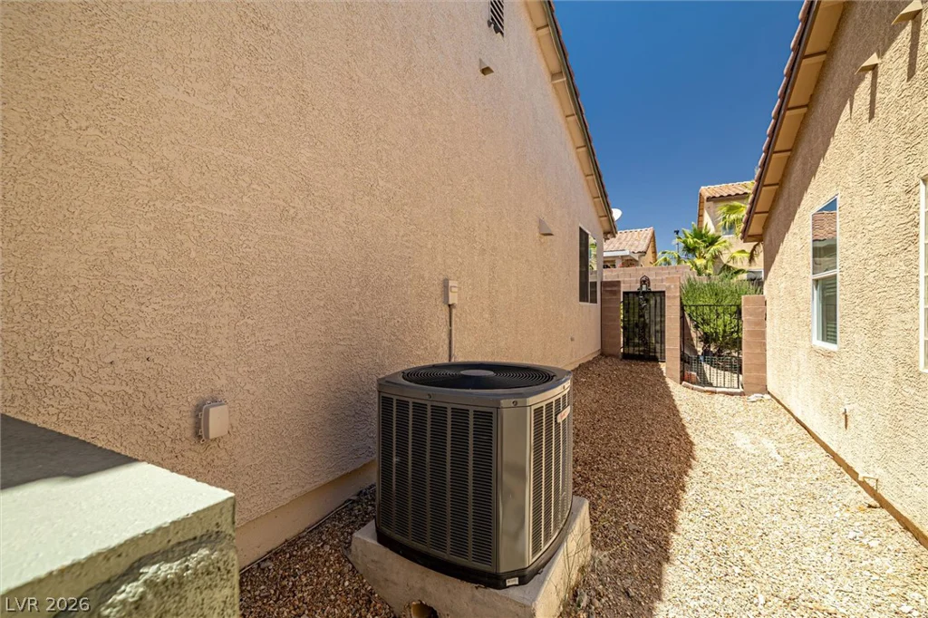 9332 Longhorn Falls, Las Vegas, NV 89149