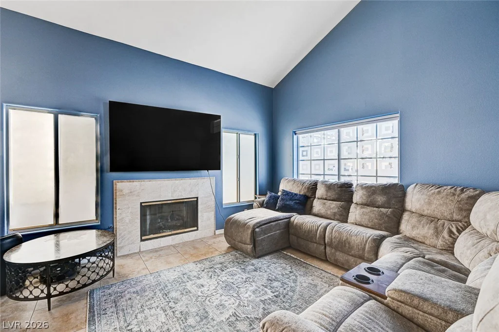 7813 Falconwing, Las Vegas, NV 89131