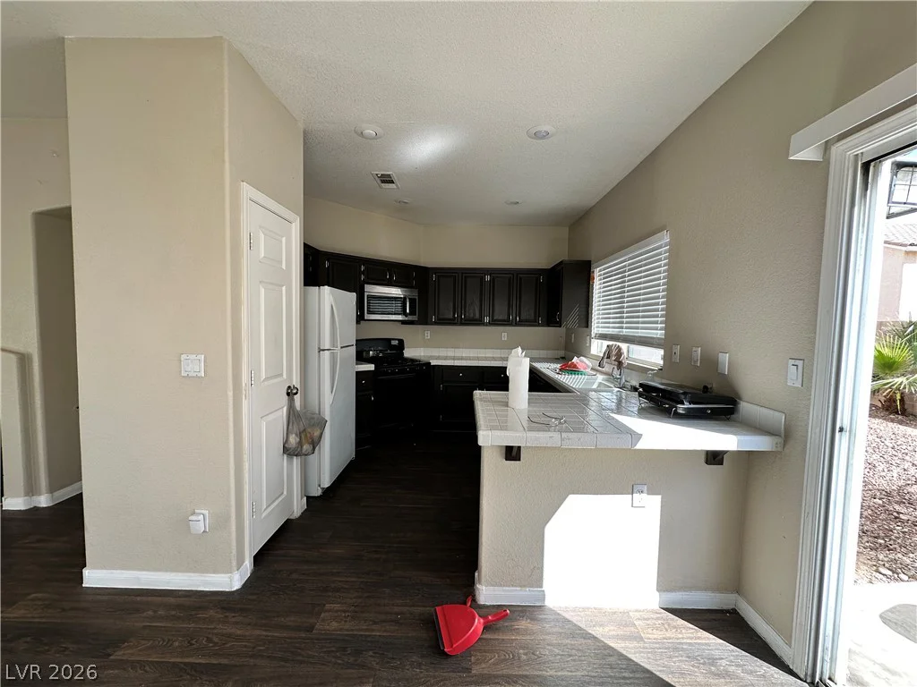 7873 Blue Brook, Las Vegas, NV 89147