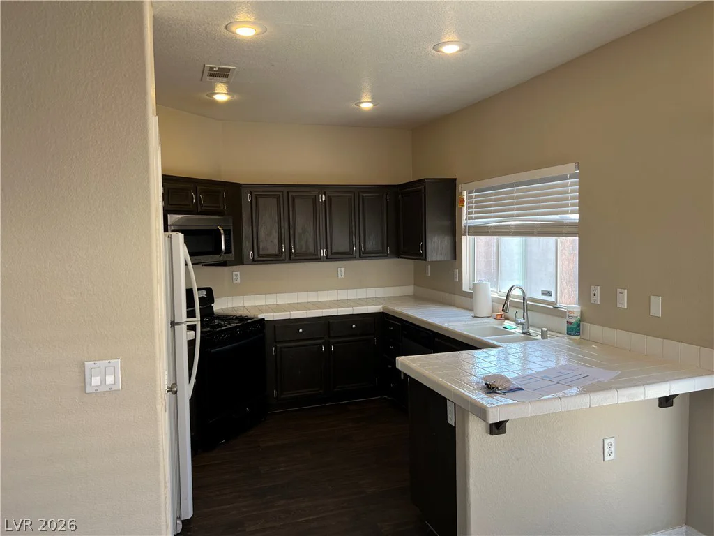 7873 Blue Brook, Las Vegas, NV 89147