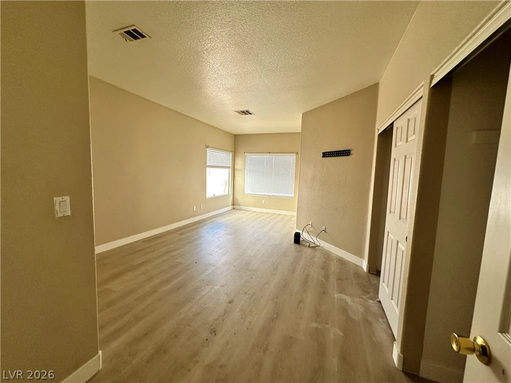 7873 Blue Brook, Las Vegas, NV 89147