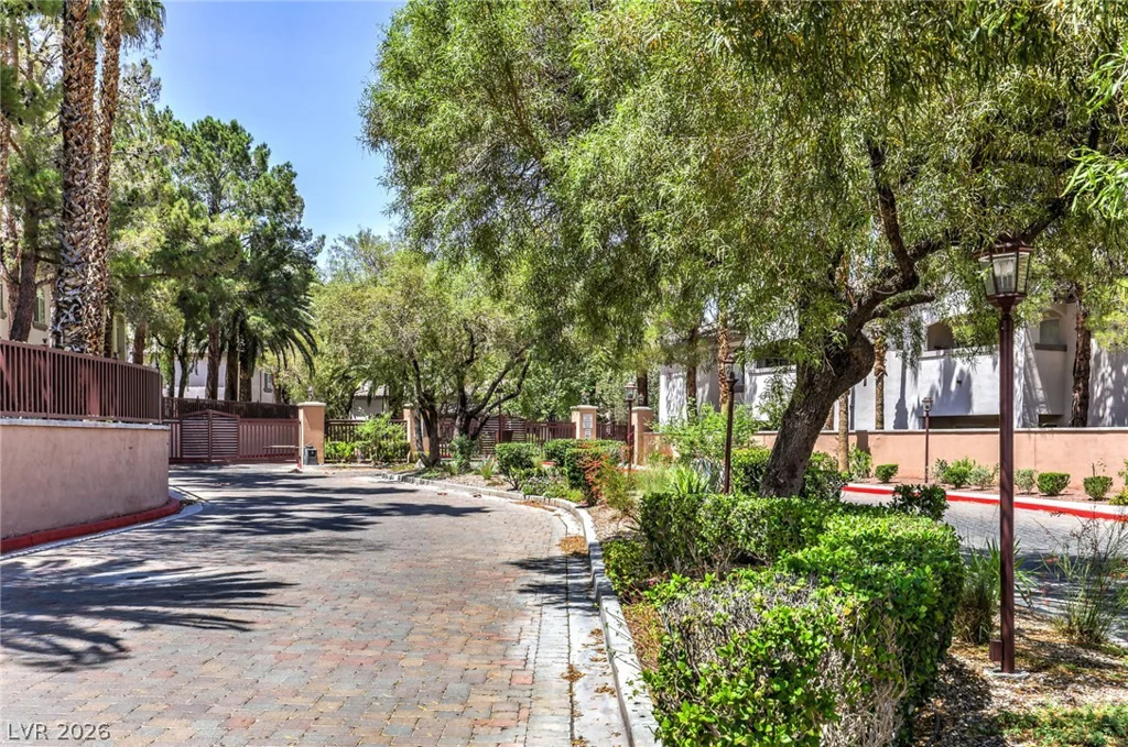 101 Breezy Tree, Las Vegas, NV 89145