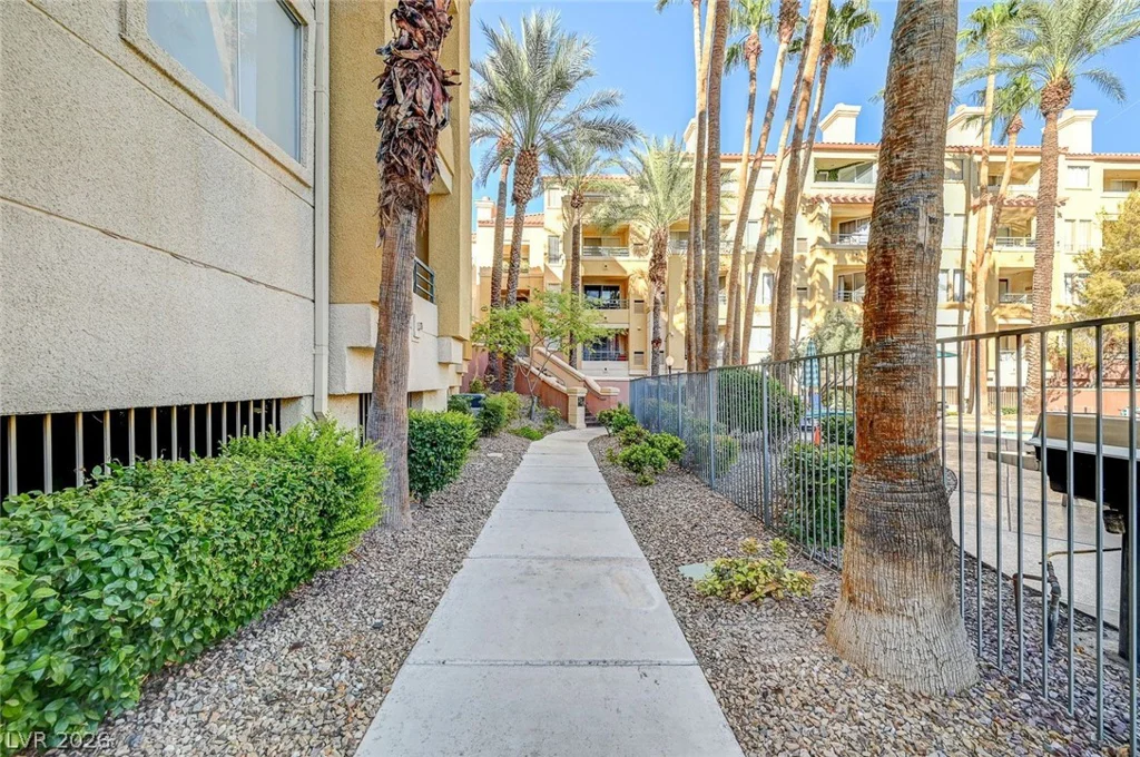 210 Flamingo, Las Vegas, NV 89169