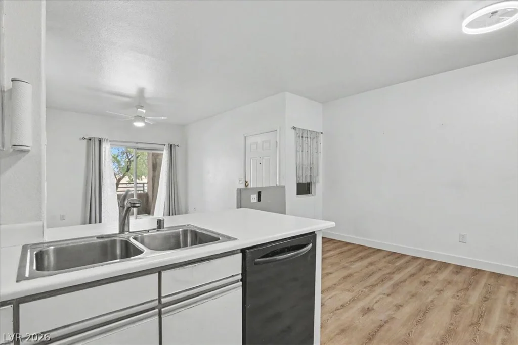 5751 Hacienda, Las Vegas, NV 89122