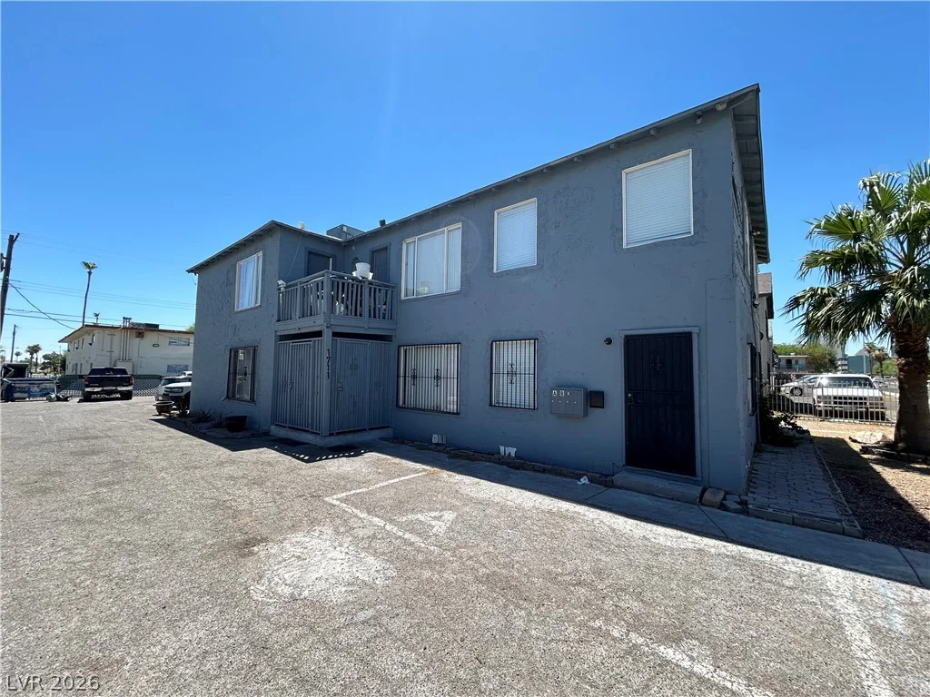 1711 Santa Paula, Las Vegas, NV 89104