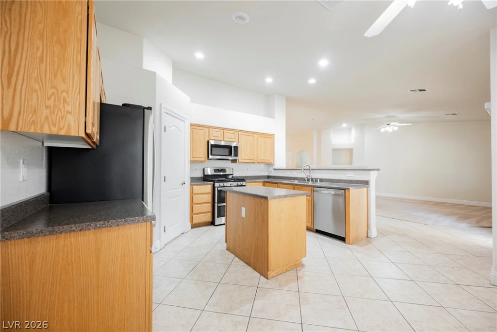 2467 Vegas Vic, Henderson, NV 89002
