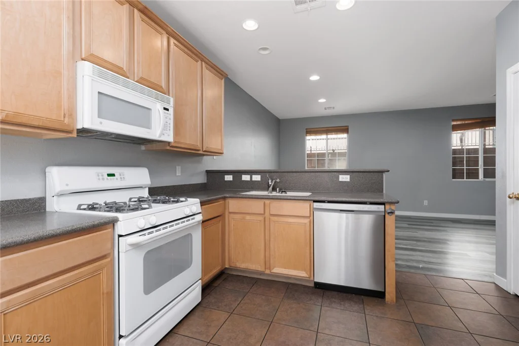 7945 Crimson Point, Las Vegas, NV 89149