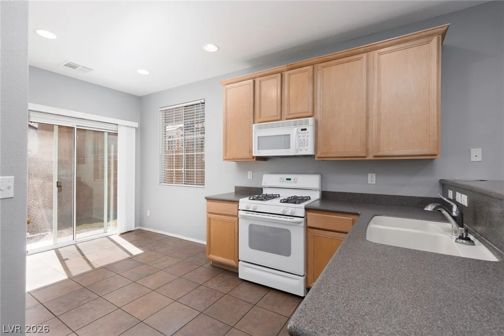 7945 Crimson Point, Las Vegas, NV 89149