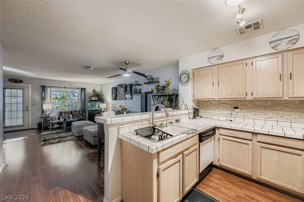 2132 Bavington, Las Vegas, NV 89108
