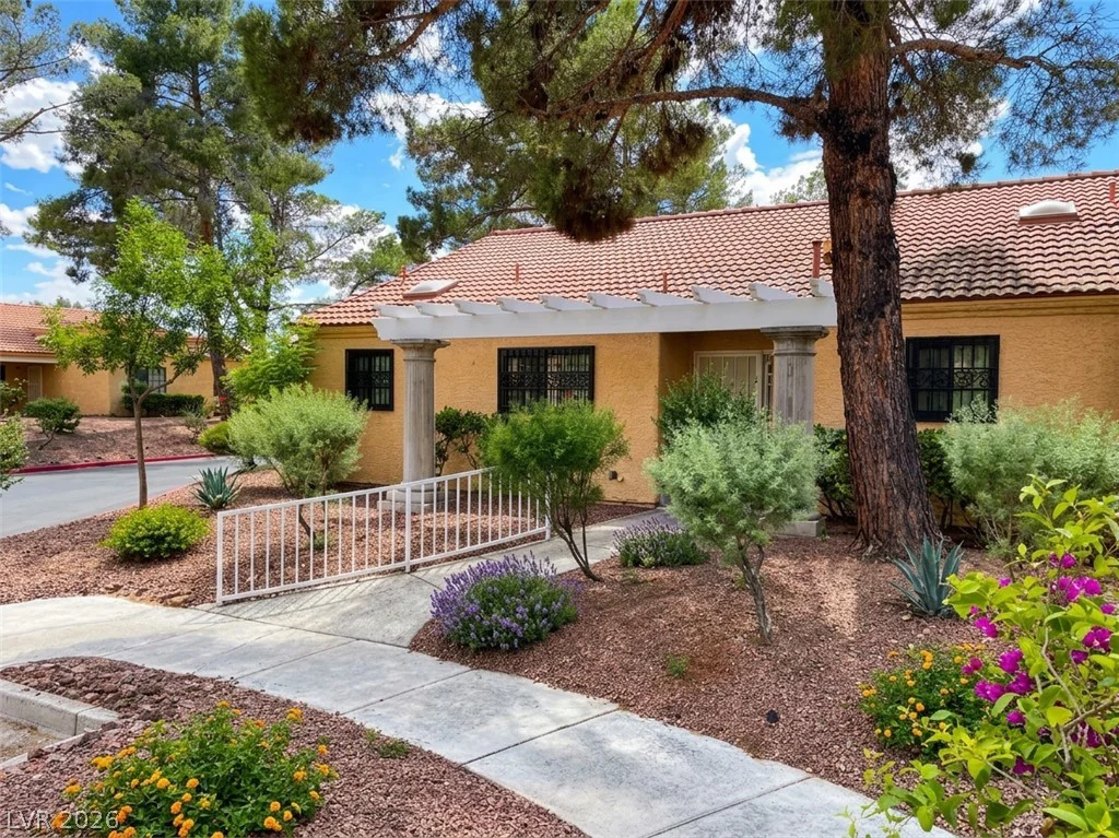 2851 Valley View, Las Vegas, NV 89102