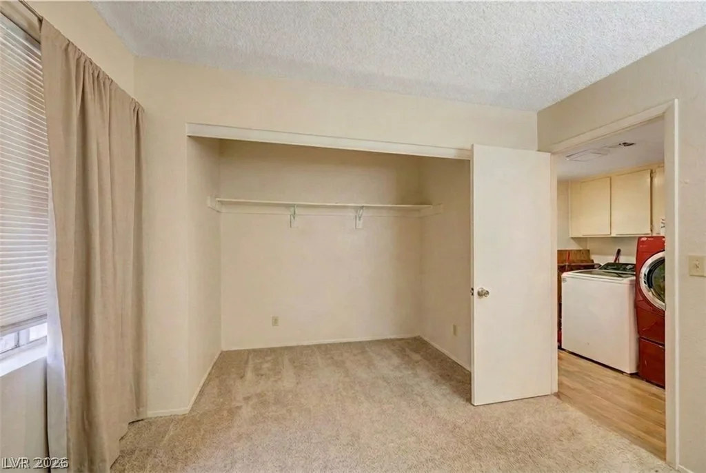 7141 Shadow Crest, Las Vegas, NV 89119